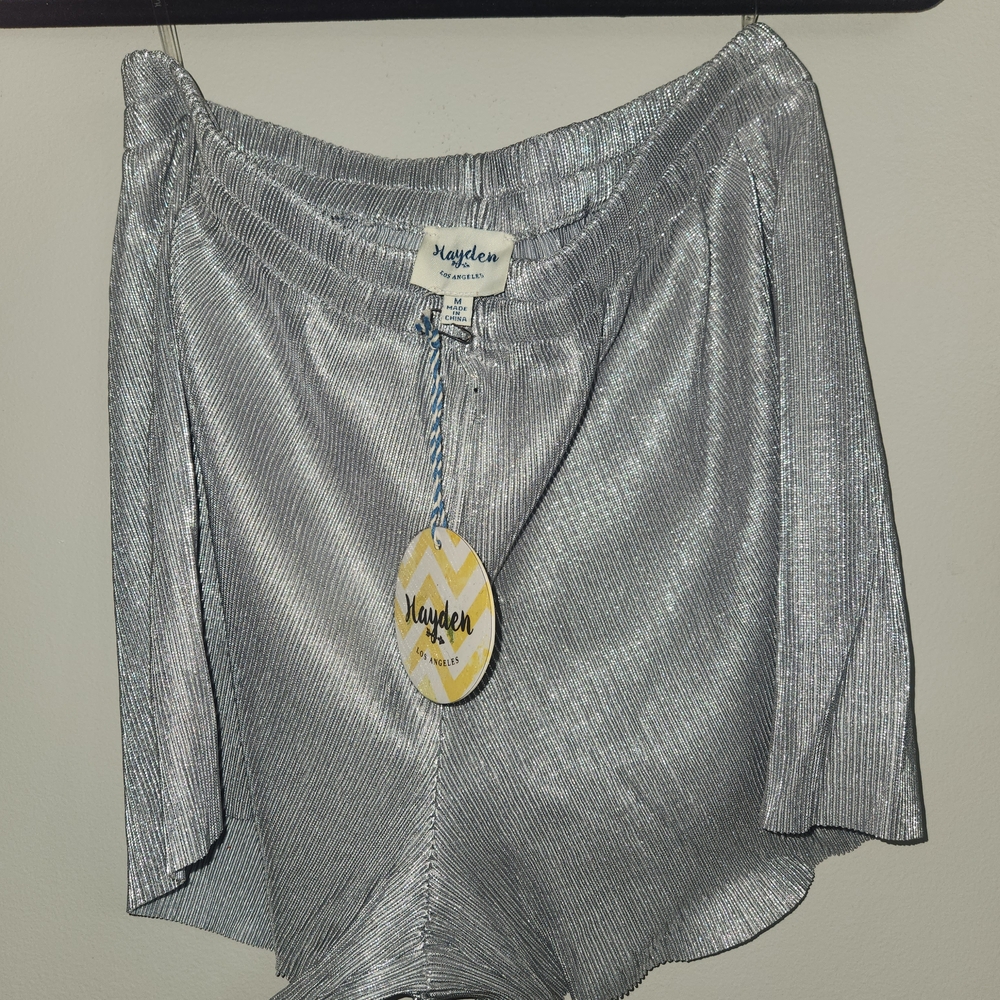 Hayden Shiny Silver Pleated Short Medium
